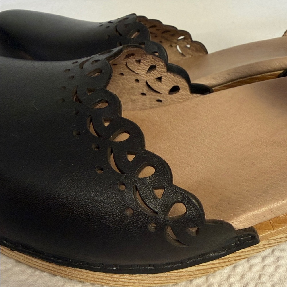 Dansko Black Leather Scalloped mary jane Clogs with Wood-Tone Heel sz 38 - Picture 4 of 8